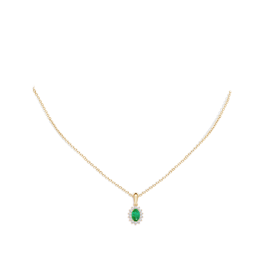 6x4mm AA Oval Emerald Pendant with Floral Diamond Halo in 9K Yellow Gold pen
