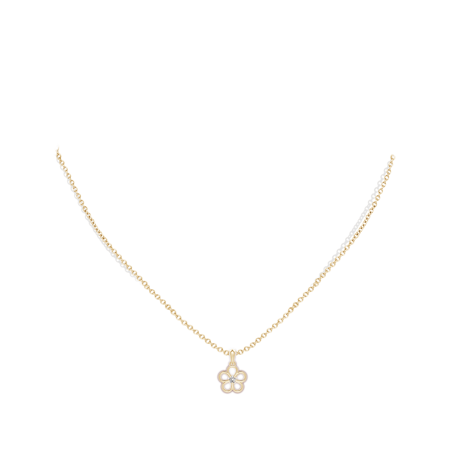 2.5mm IJI1I2 Round Diamond Flower Pendant in Yellow Gold body-neck