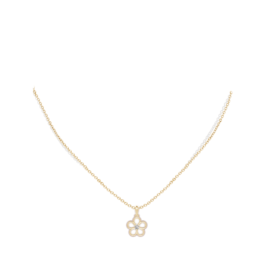 3mm IJI1I2 Round Diamond Flower Pendant in Yellow Gold body-neck