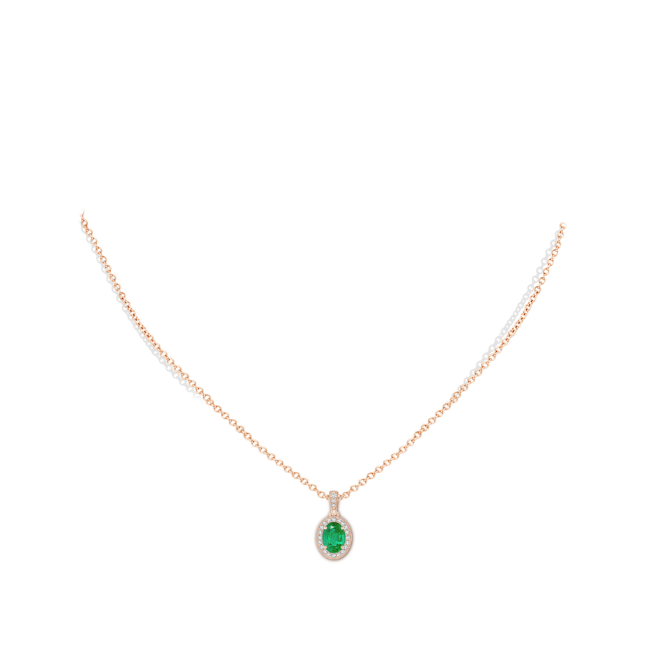 7x5mm AA Vintage Style Oval Emerald Pendant with Diamond Halo in Rose Gold pen