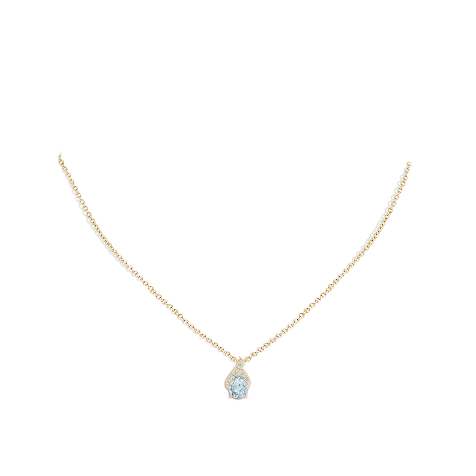 8x6mm A Solitaire Pear-Shaped Aquamarine Flame Pendant in Yellow Gold body-neck