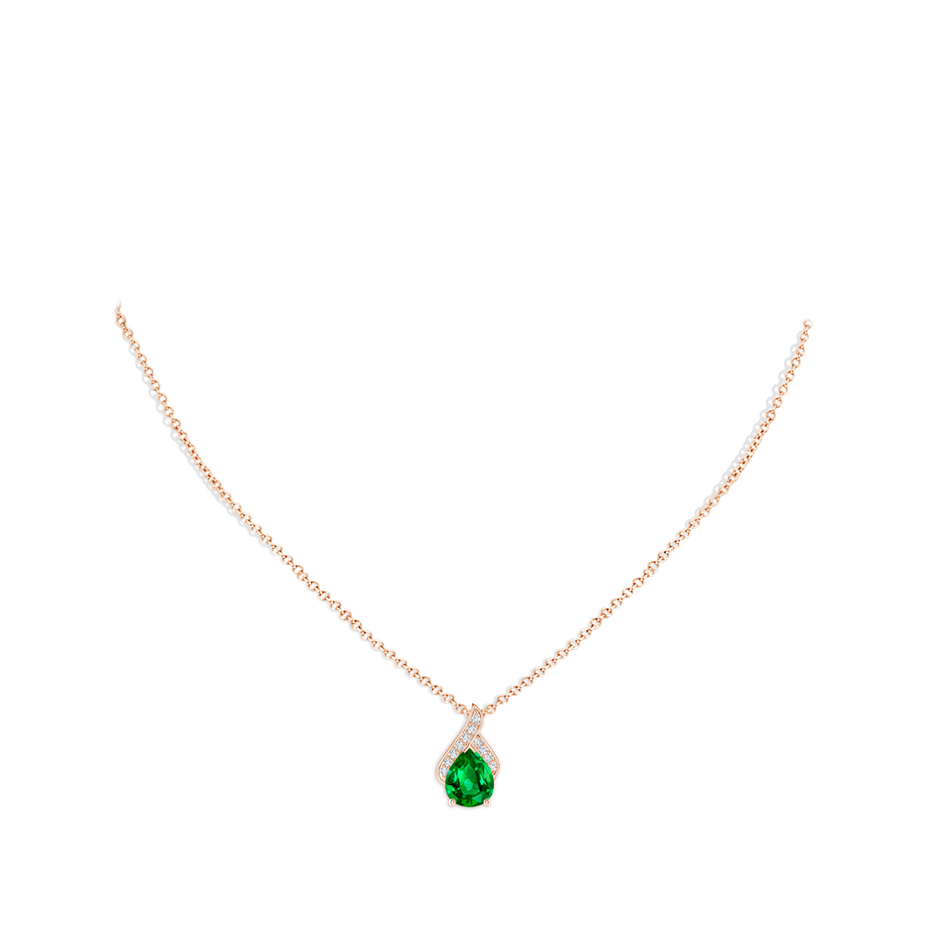 10x8mm AAAA Solitaire Pear-Shaped Emerald Flame Pendant in Rose Gold pen