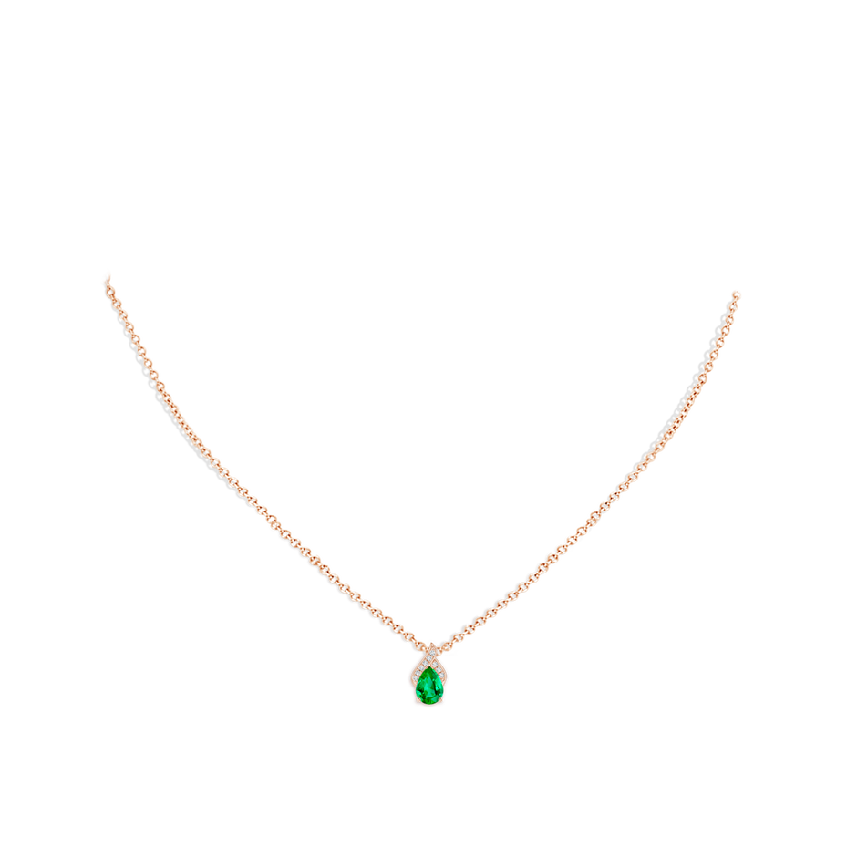 7x5mm AAA Solitaire Pear-Shaped Emerald Flame Pendant in Rose Gold pen