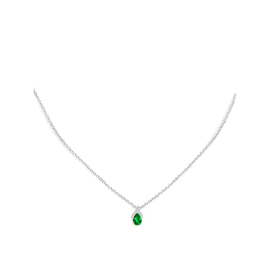7x5mm AAAA Solitaire Pear-Shaped Emerald Flame Pendant in P950 Platinum pen