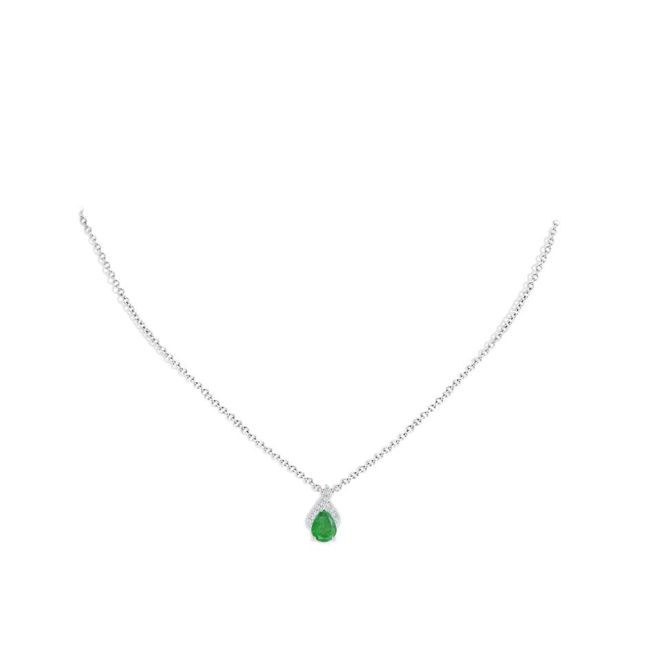 8x6mm A Solitaire Pear-Shaped Emerald Flame Pendant in P950 Platinum pen