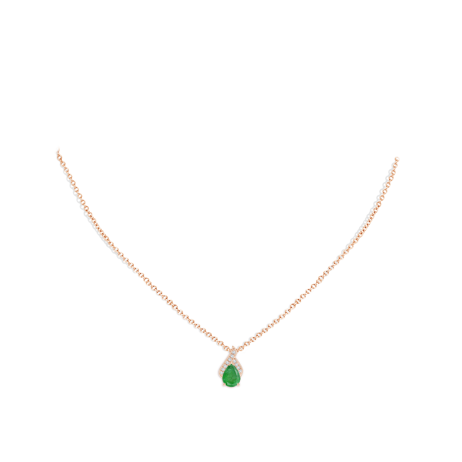 8x6mm A Solitaire Pear-Shaped Emerald Flame Pendant in Rose Gold pen