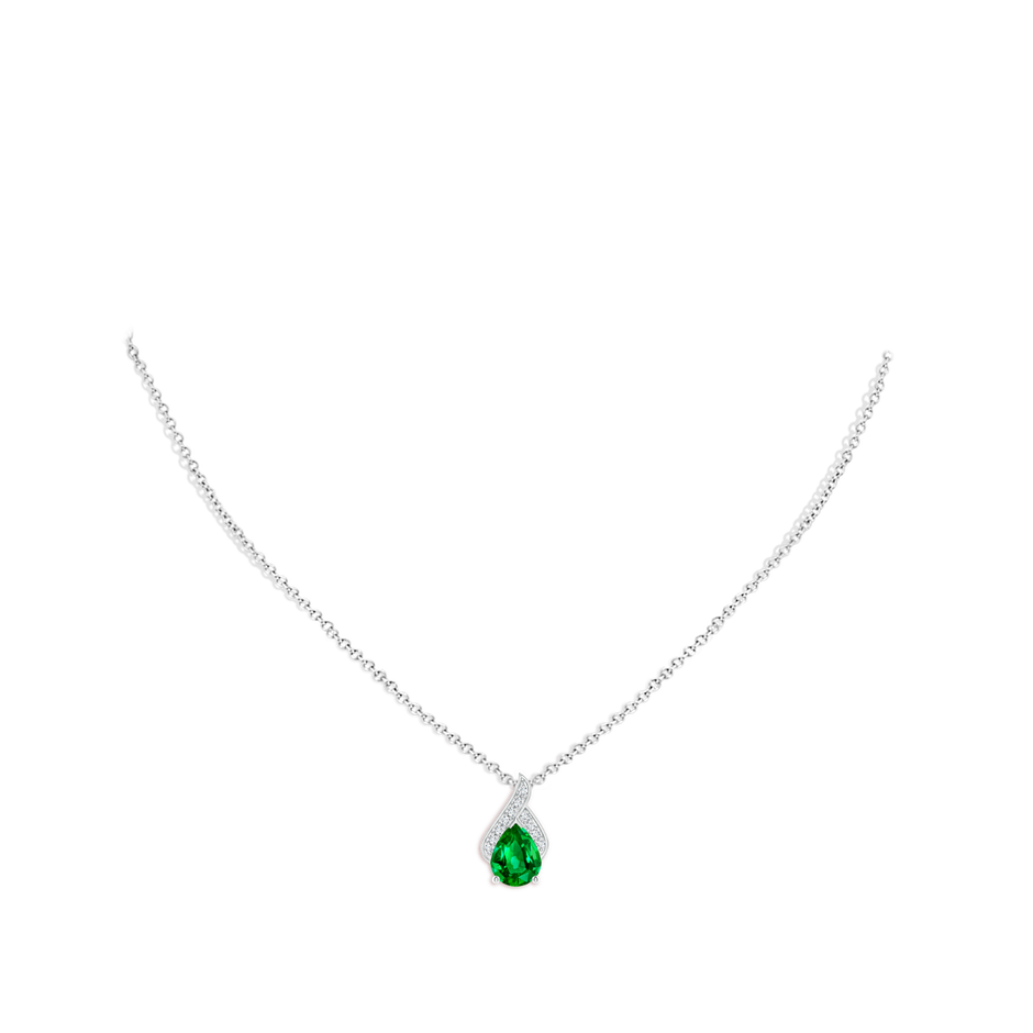 9x7mm AAAA Solitaire Pear-Shaped Emerald Flame Pendant in P950 Platinum pen
