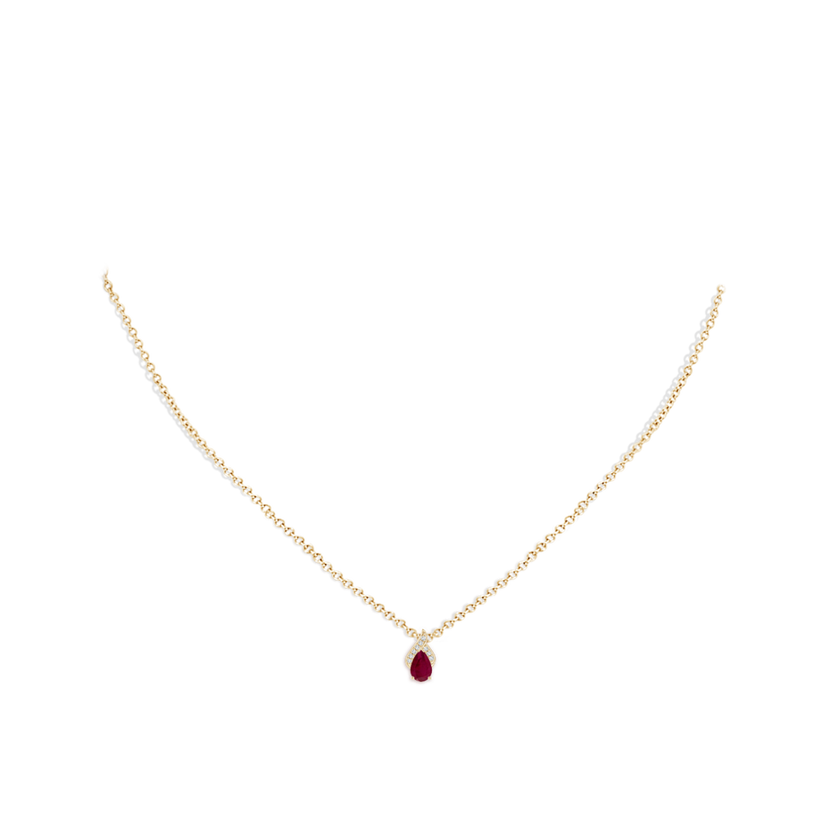 6x4mm A Solitaire Pear-Shaped Ruby Flame Pendant in Yellow Gold pen