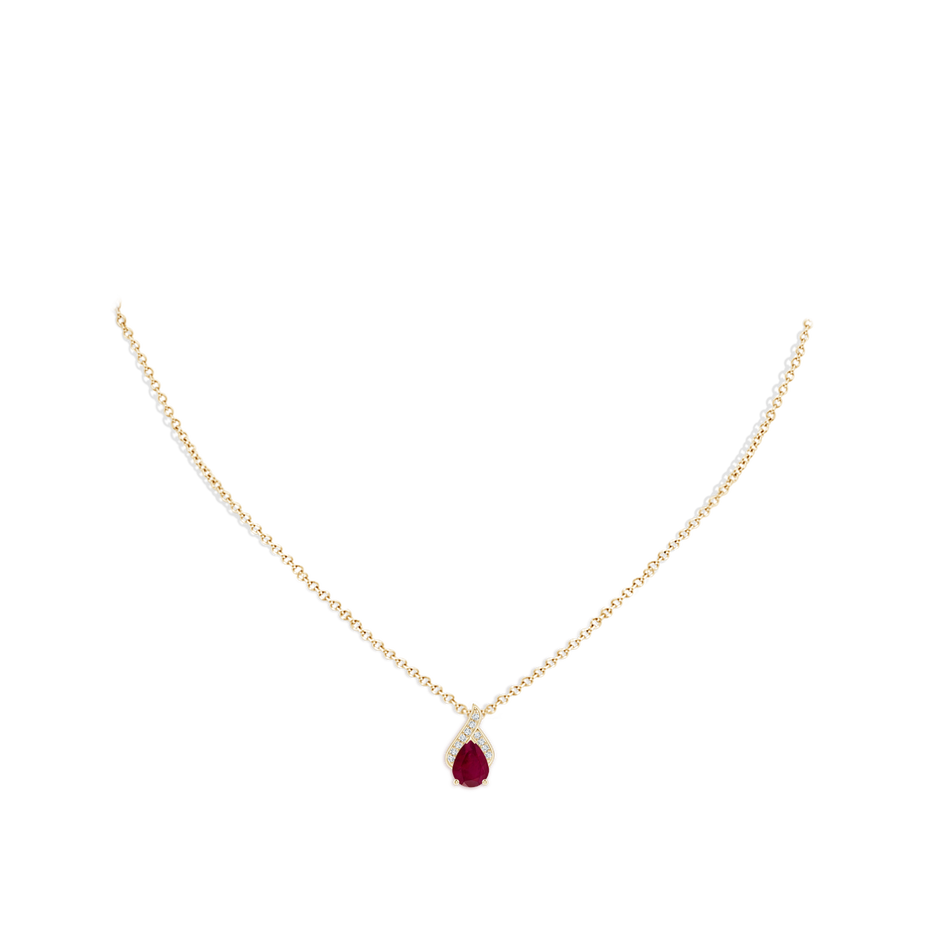 8x6mm A Solitaire Pear-Shaped Ruby Flame Pendant in Yellow Gold pen
