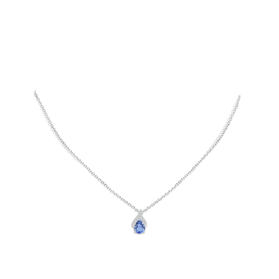 8x6mm A Solitaire Pear-Shaped Tanzanite Flame Pendant in White Gold pen