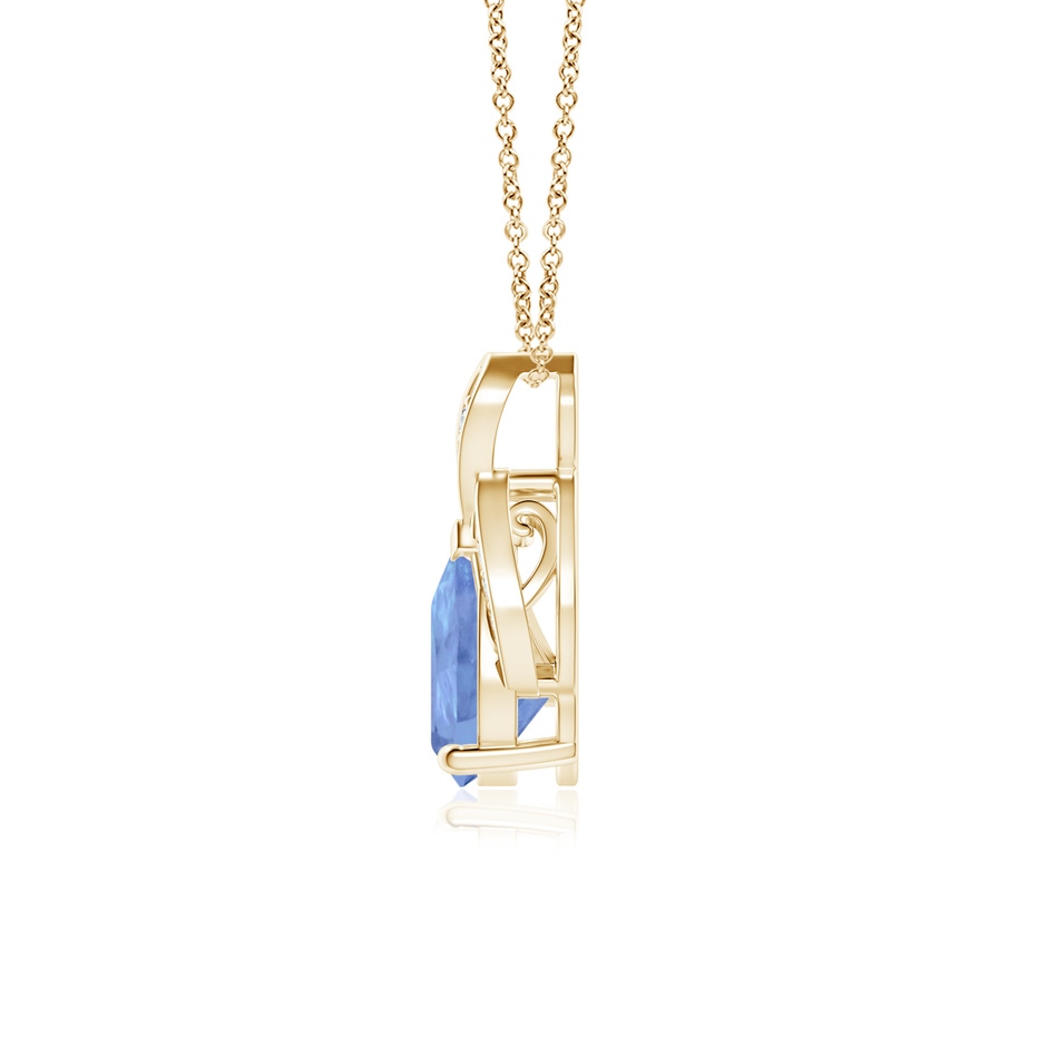 8x6mm A Solitaire Pear-Shaped Tanzanite Flame Pendant in Yellow Gold side 199