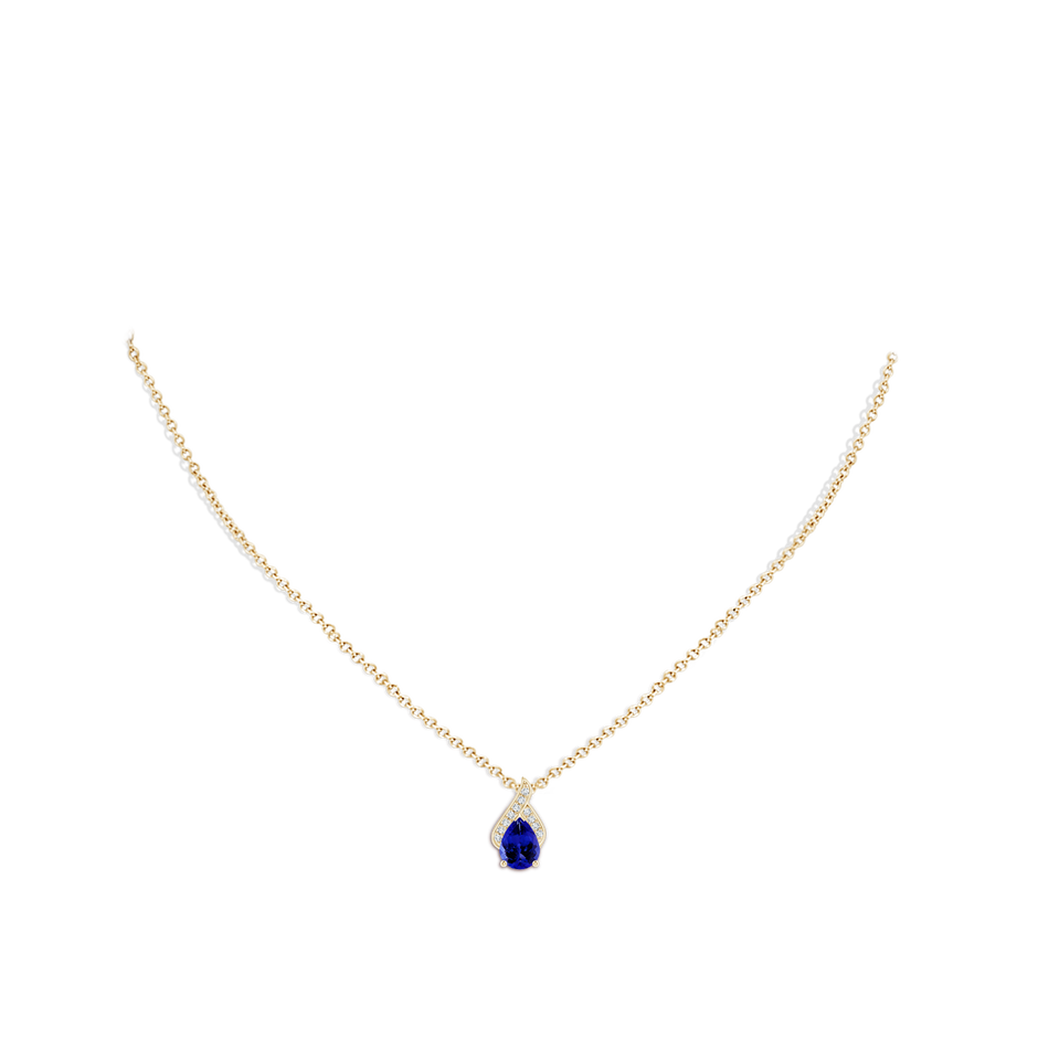 8x6mm AAAA Solitaire Pear-Shaped Tanzanite Flame Pendant in Yellow Gold pen