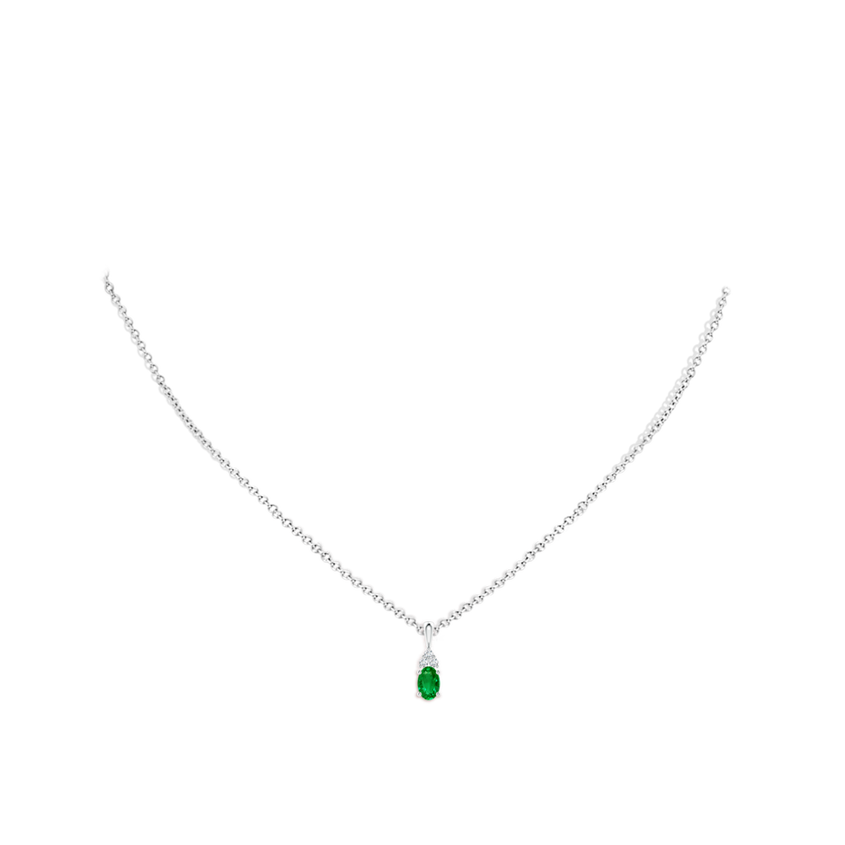 6x4mm AAAA Oval Emerald Solitaire Pendant with Trio Diamond in S999 Silver pen