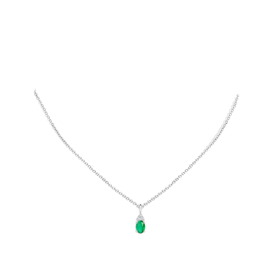 7x5mm A Oval Emerald Solitaire Pendant with Trio Diamond in P950 Platinum pen
