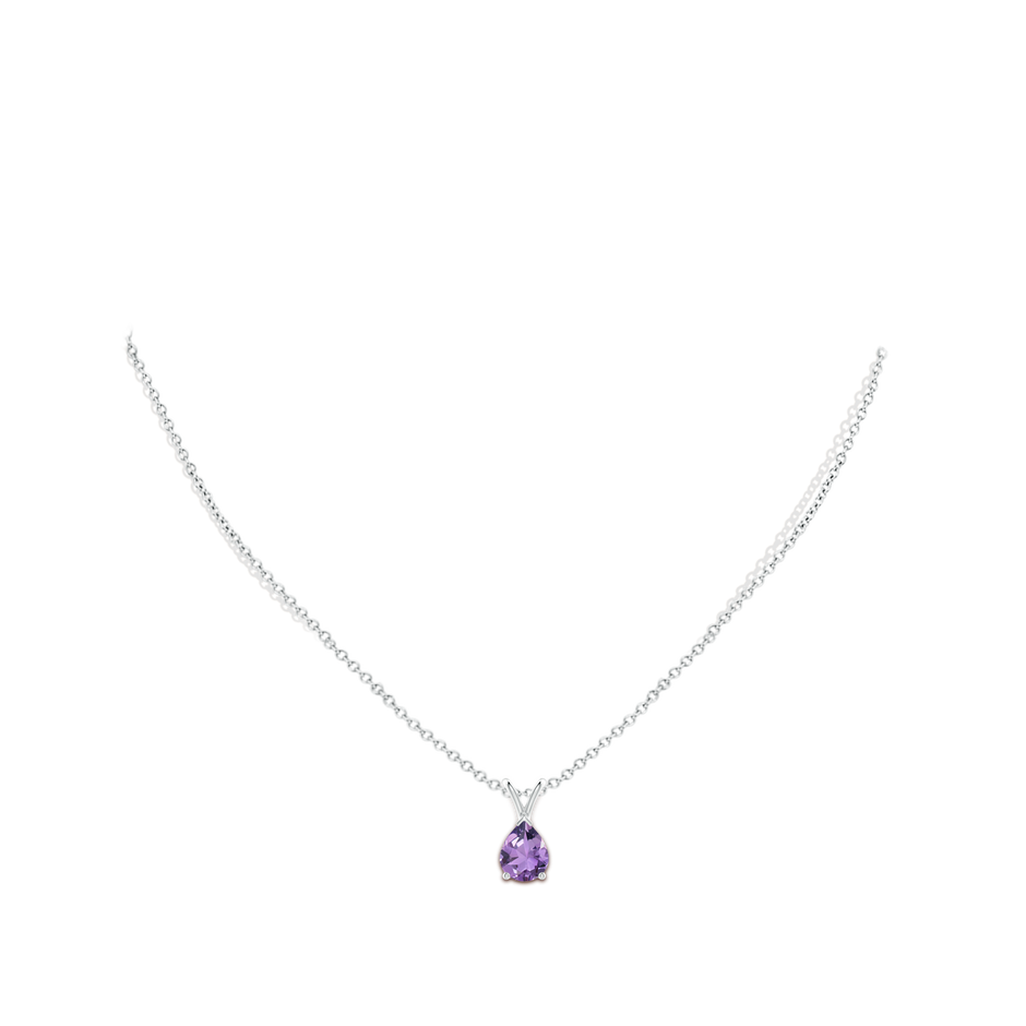 9x7mm A V-Bale Pear-Shaped Amethyst Solitaire Pendant in 18K White Gold pen