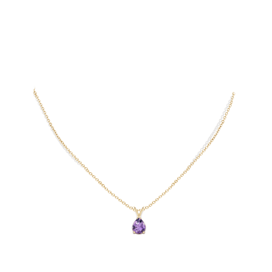 9x7mm A V-Bale Pear-Shaped Amethyst Solitaire Pendant in 18K Yellow Gold pen