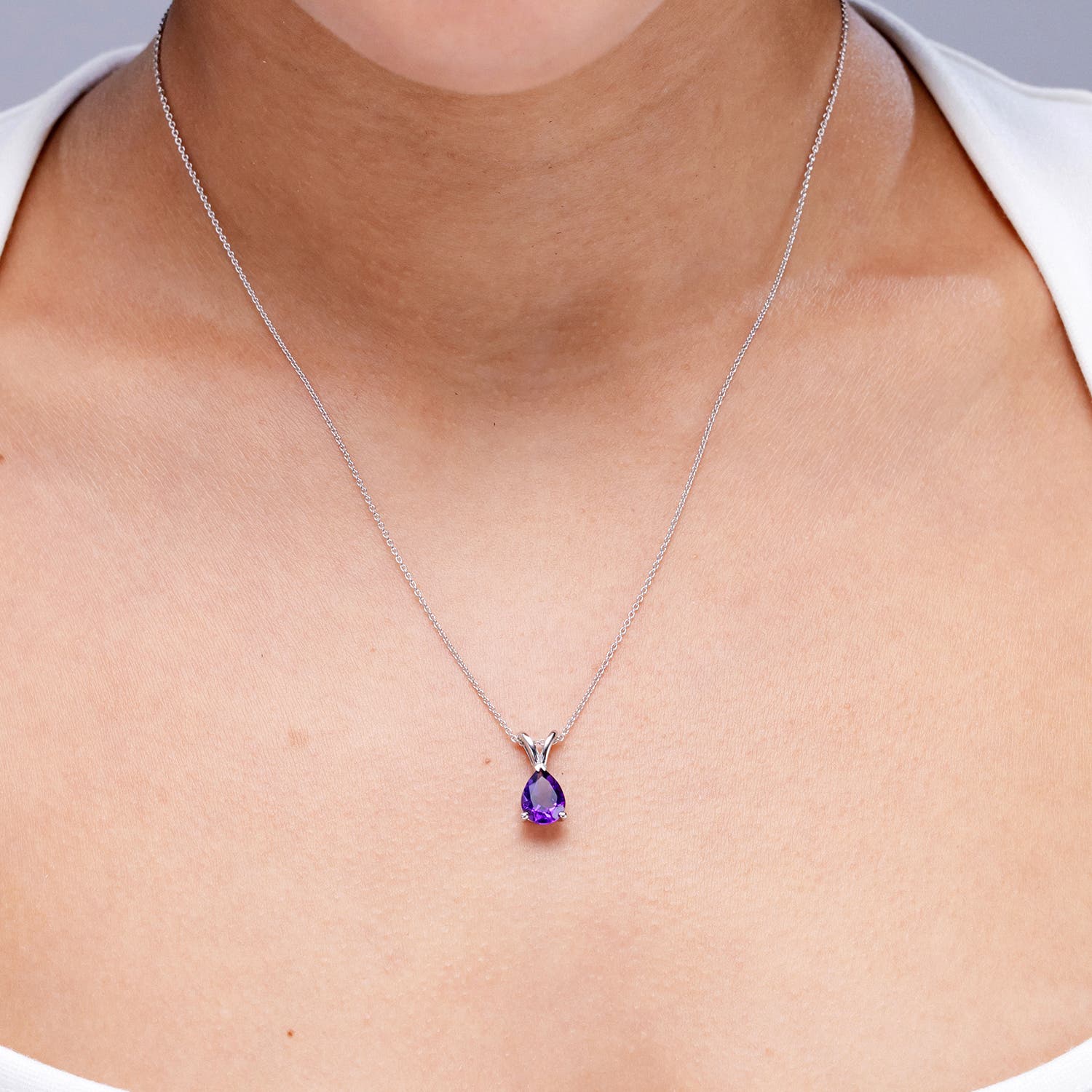 V-Bale Pear-Shaped Amethyst Solitaire Pendant