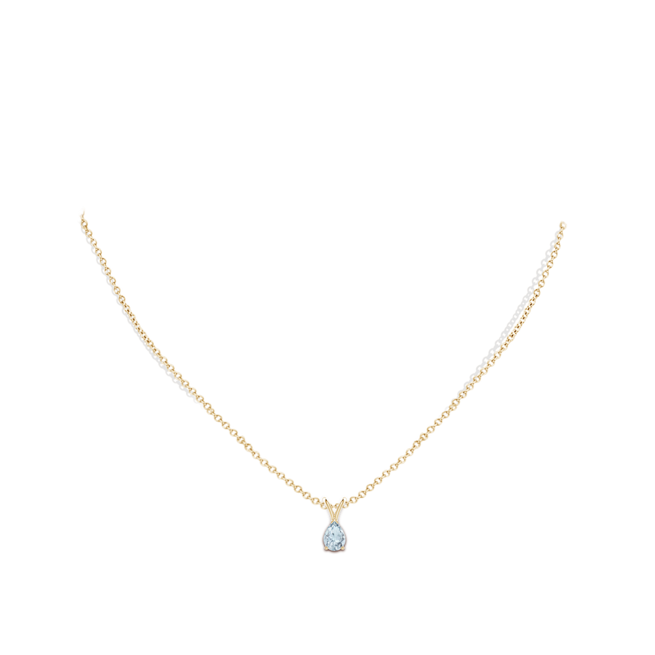 7x5mm A V-Bale Pear-Shaped Aquamarine Solitaire Pendant in Yellow Gold pen