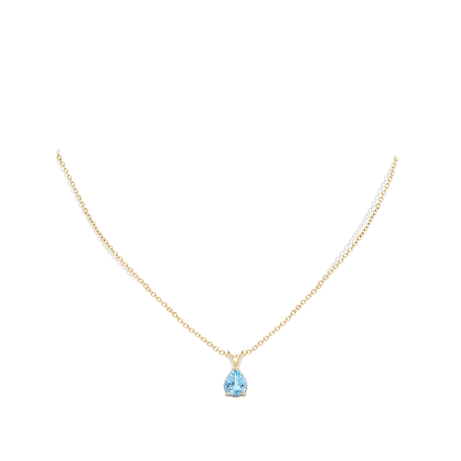 9x7mm AAAA V-Bale Pear-Shaped Aquamarine Solitaire Pendant in 18K Yellow Gold pen