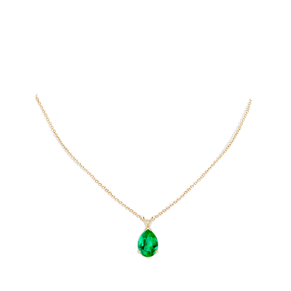 14x10mm AAA V-Bale Pear-Shaped Emerald Solitaire Pendant in Yellow Gold pen