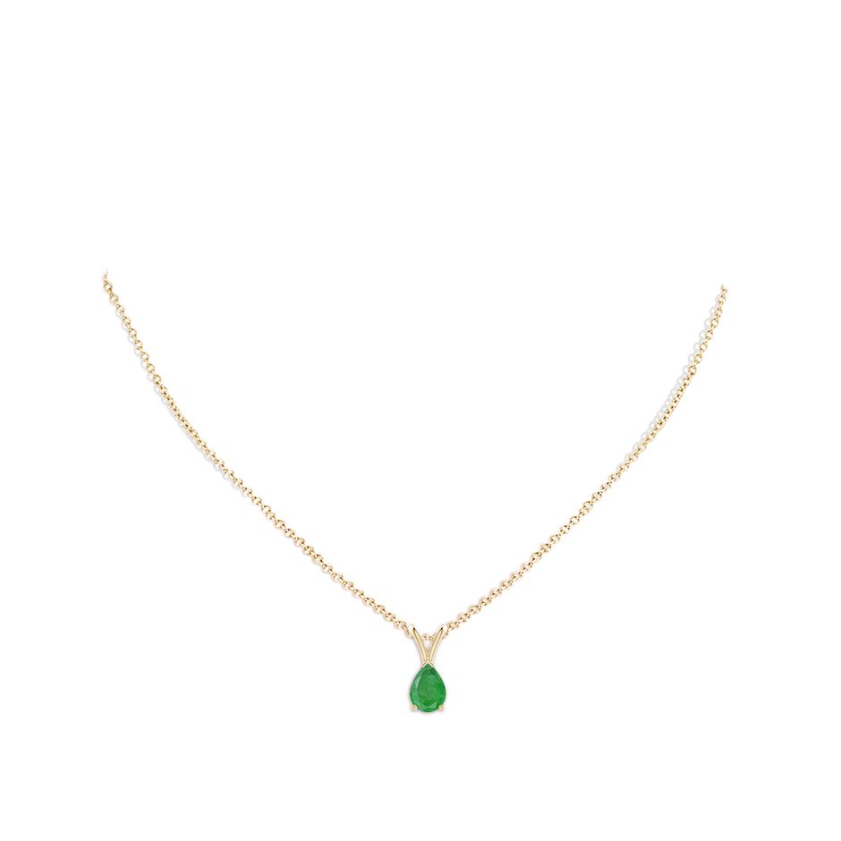 7x5mm A V-Bale Pear-Shaped Emerald Solitaire Pendant in 9K Yellow Gold pen
