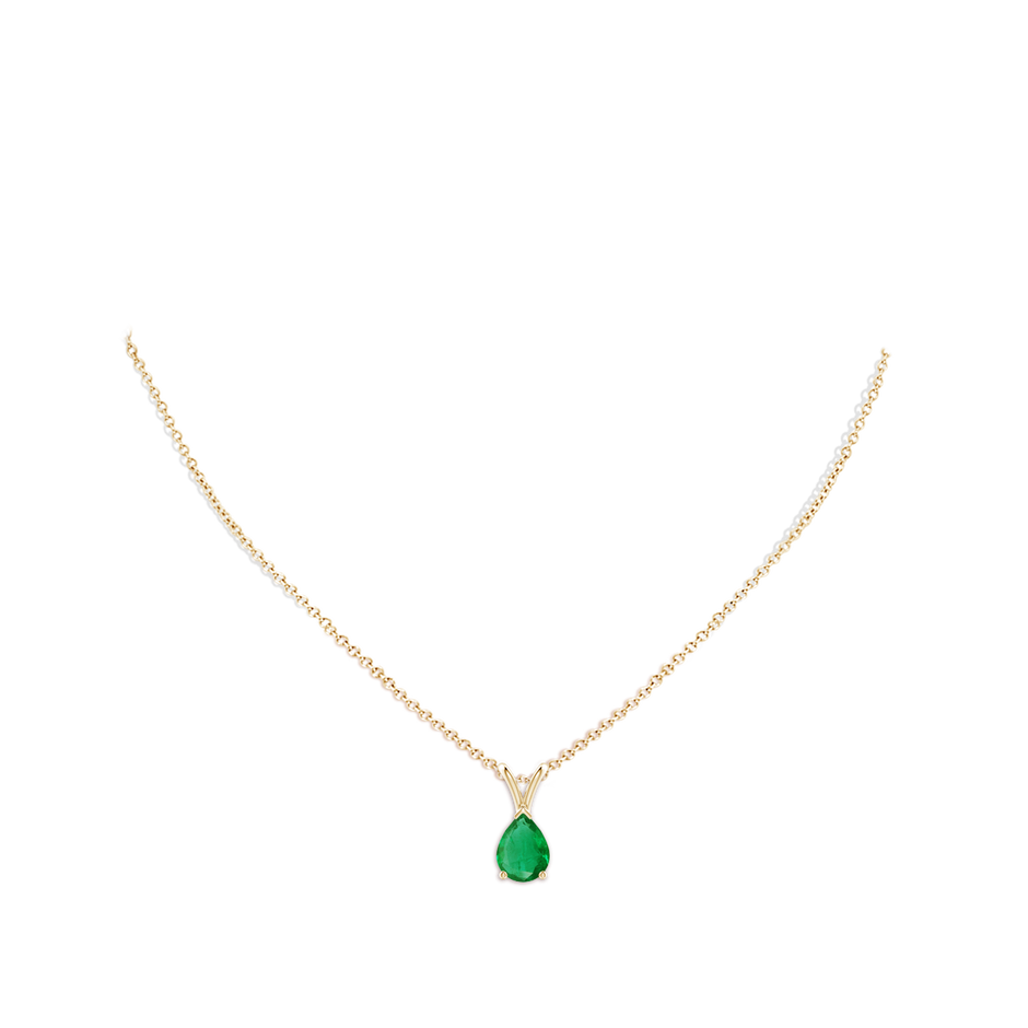 8x6mm AA V-Bale Pear-Shaped Emerald Solitaire Pendant in Yellow Gold pen