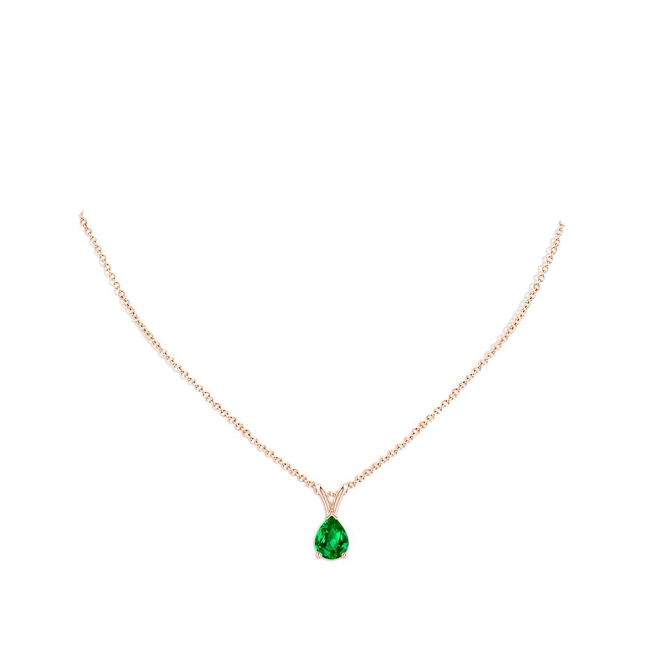 8x6mm AAAA V-Bale Pear-Shaped Emerald Solitaire Pendant in Rose Gold pen