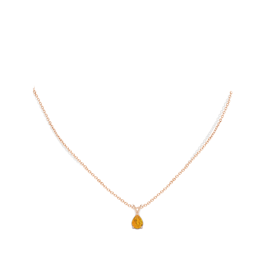 8x6mm A V-Bale Pear-Shaped Fire Opal Solitaire Pendant in 18K Rose Gold pen