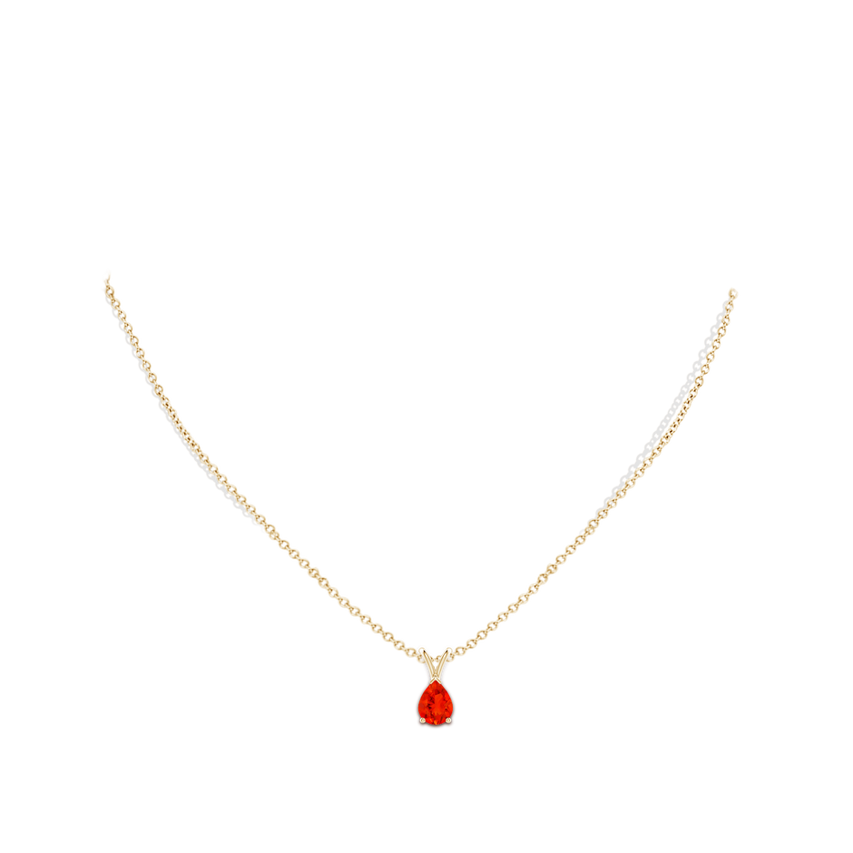 8x6mm AAAA V-Bale Pear-Shaped Fire Opal Solitaire Pendant in Yellow Gold pen