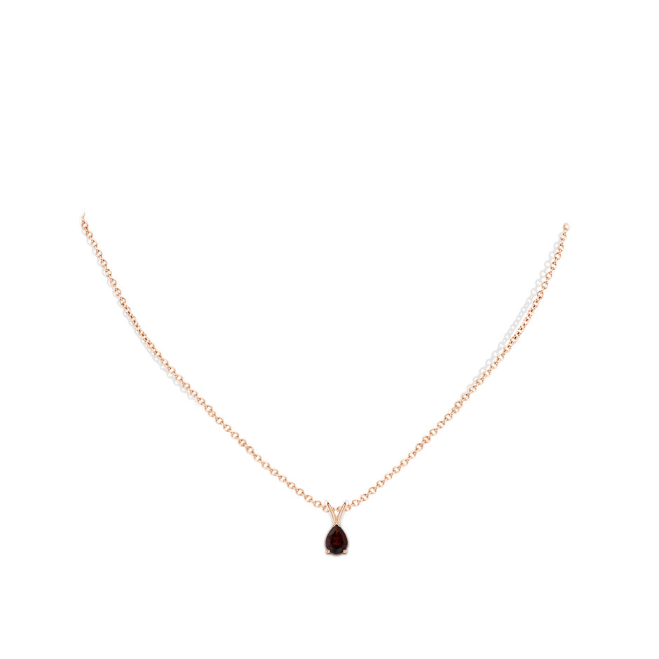7x5mm A V-Bale Pear-Shaped Garnet Solitaire Pendant in 18K Rose Gold pen