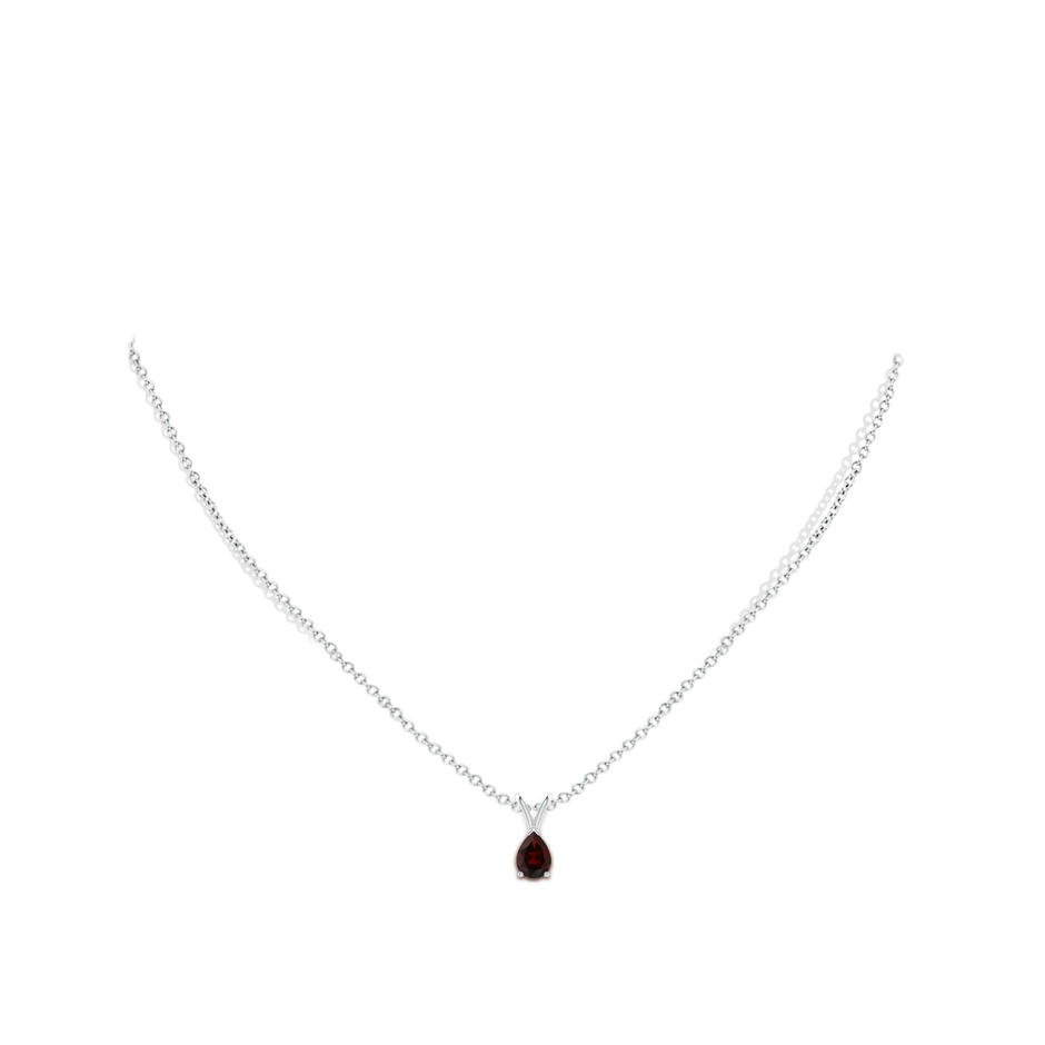 7x5mm A V-Bale Pear-Shaped Garnet Solitaire Pendant in 18K White Gold pen