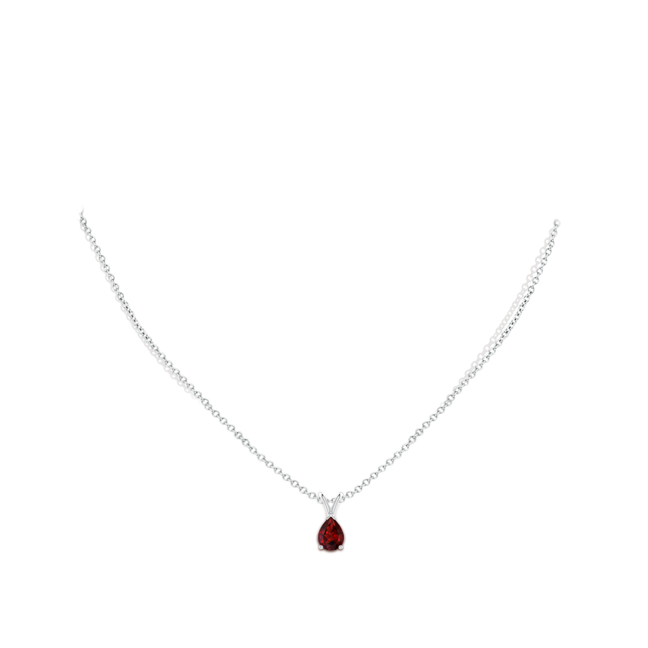 8x6mm AAAA V-Bale Pear-Shaped Garnet Solitaire Pendant in 9K White Gold pen