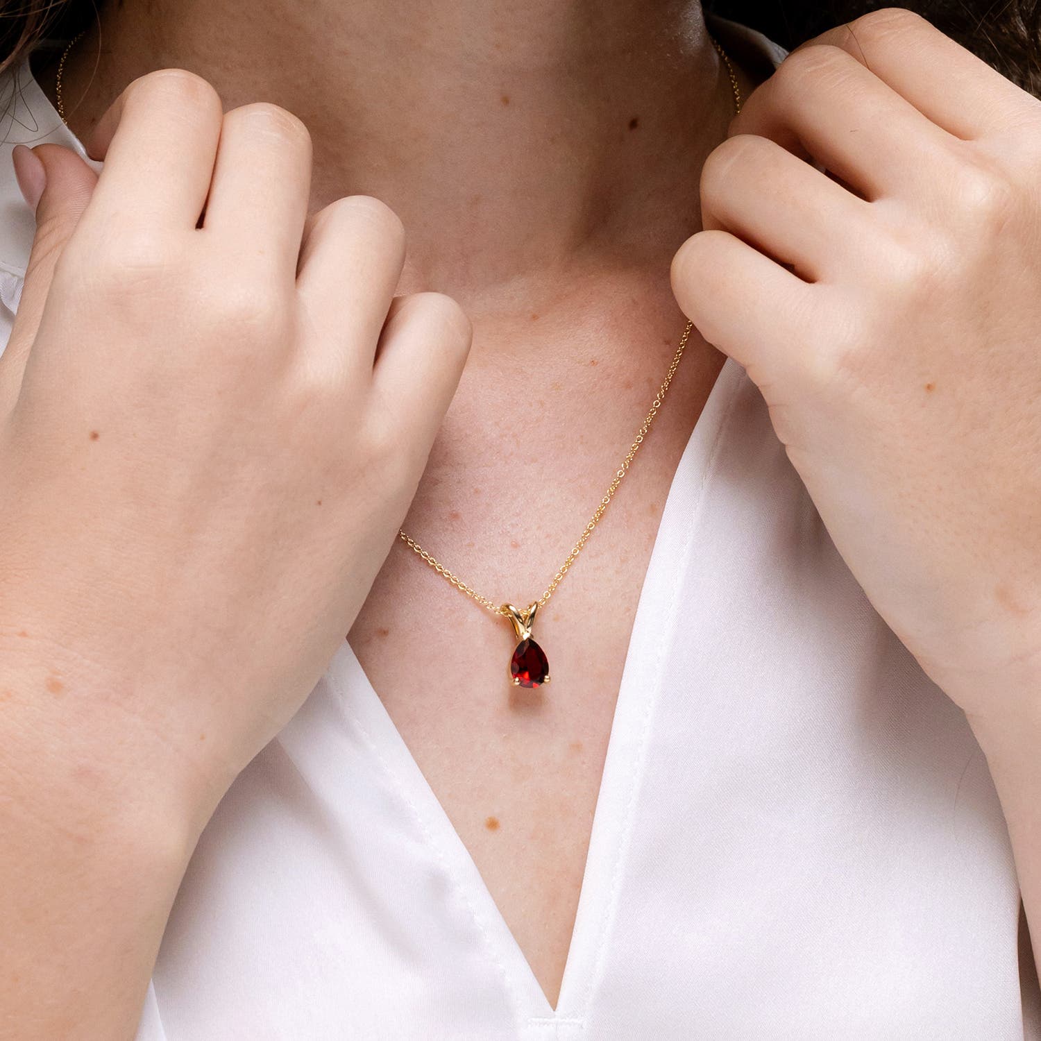 Angara Natural Garnet Solitaire Pendant Necklace for Women， Girls