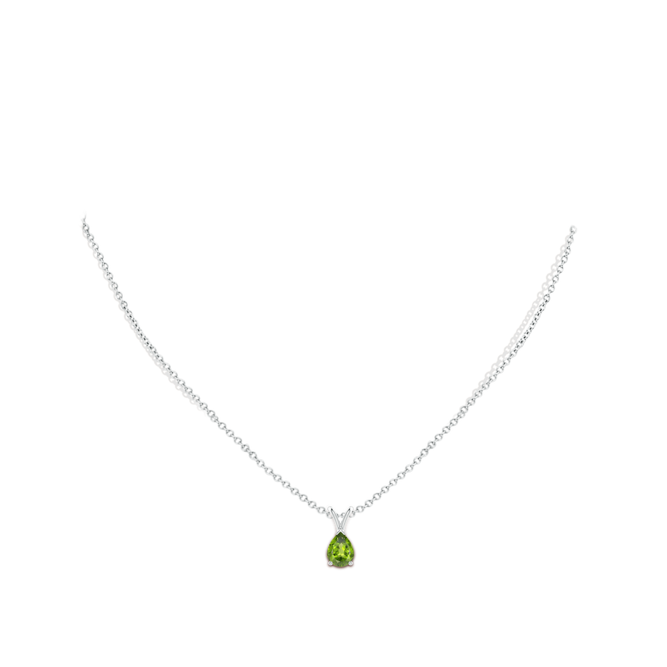 8x6mm AAA V-Bale Pear-Shaped Peridot Solitaire Pendant in White Gold pen