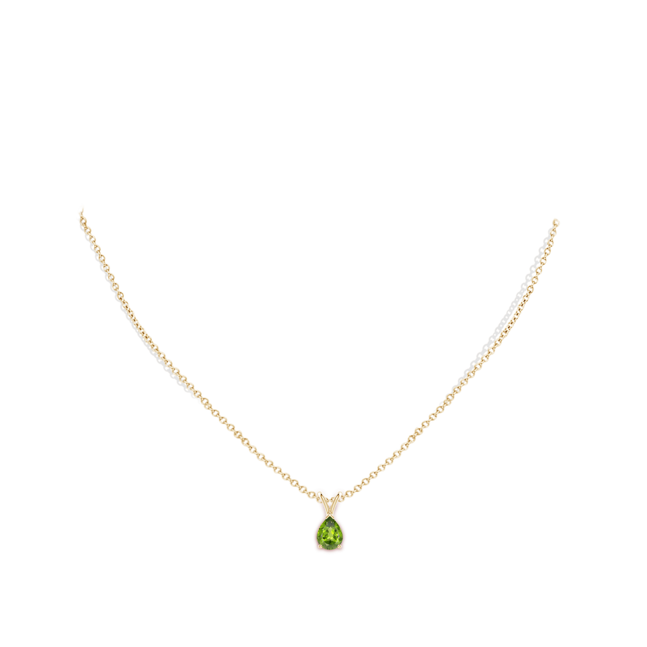 8x6mm AAA V-Bale Pear-Shaped Peridot Solitaire Pendant in Yellow Gold body-neck