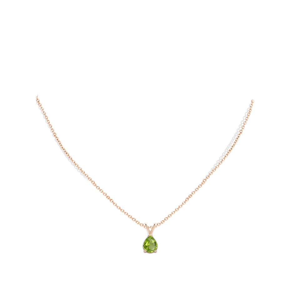 9x7mm AA V-Bale Pear-Shaped Peridot Solitaire Pendant in Rose Gold pen