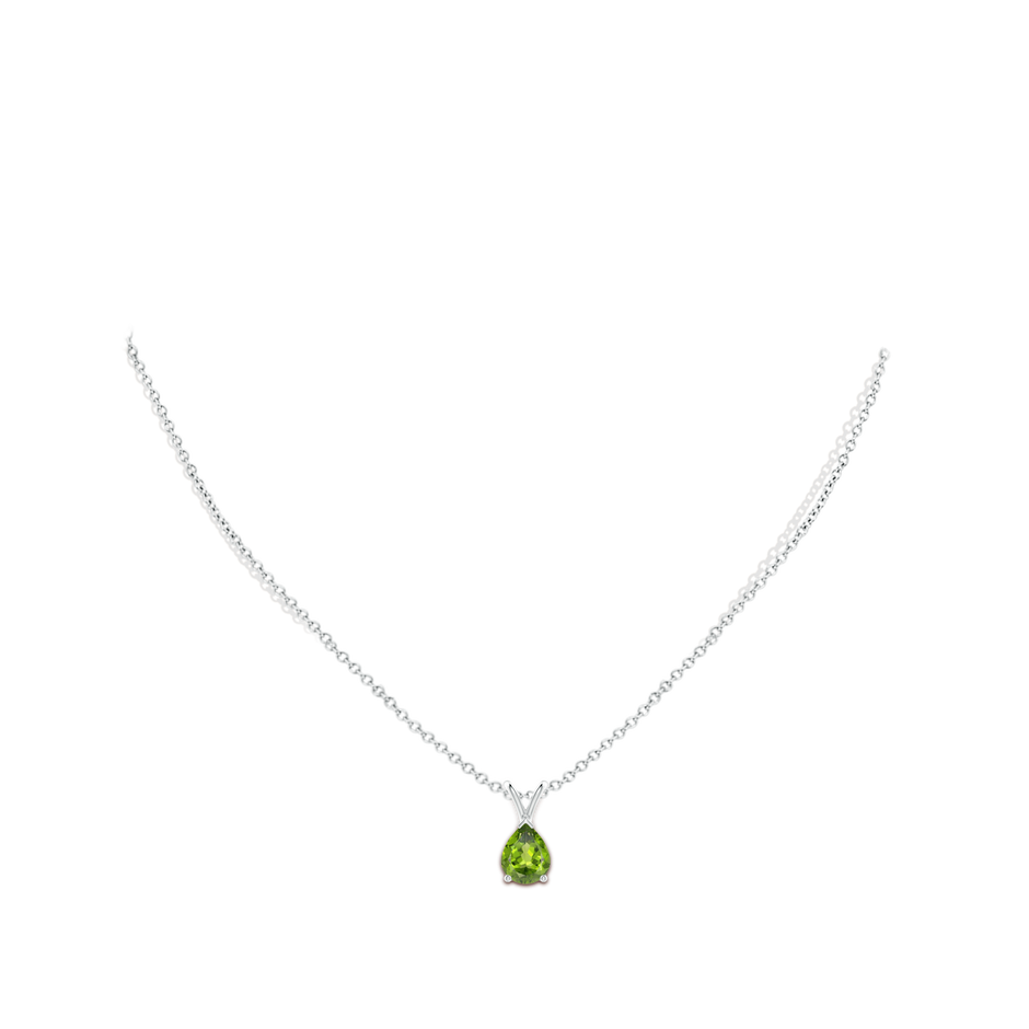 9x7mm AAA V-Bale Pear-Shaped Peridot Solitaire Pendant in 18K White Gold pen