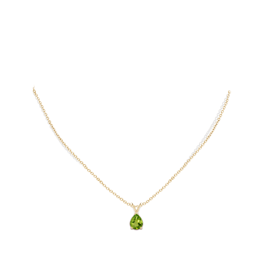 9x7mm AAAA V-Bale Pear-Shaped Peridot Solitaire Pendant in 18K Yellow Gold pen
