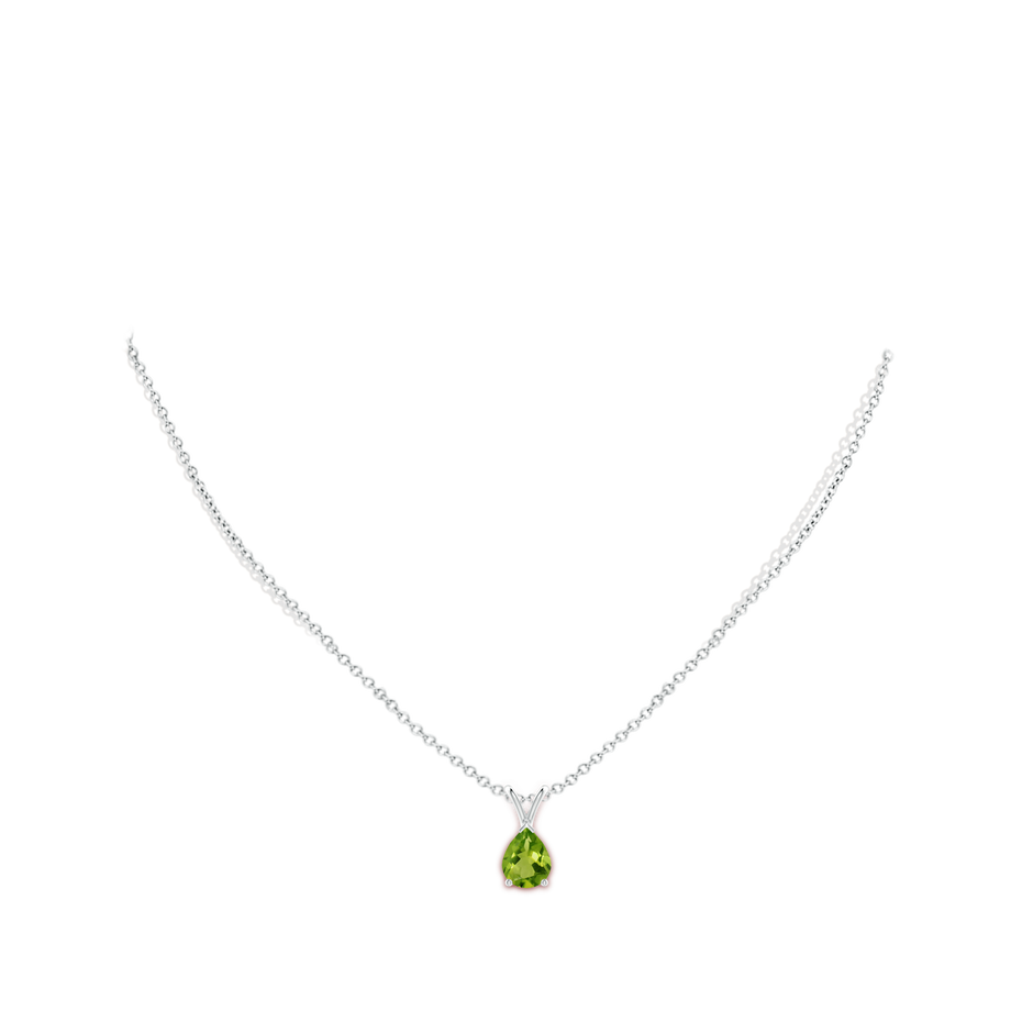 9x7mm AAAA V-Bale Pear-Shaped Peridot Solitaire Pendant in White Gold body-neck