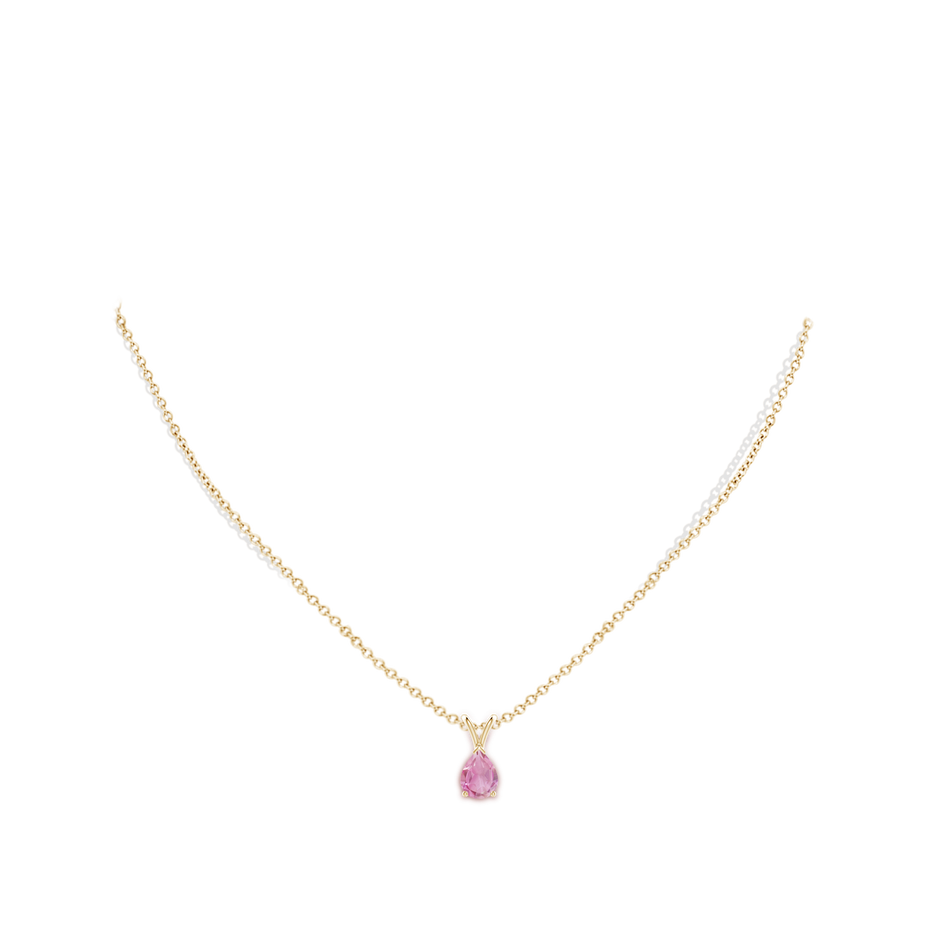 8x6mm A V-Bale Pear-Shaped Pink Tourmaline Solitaire Pendant in Yellow Gold pen