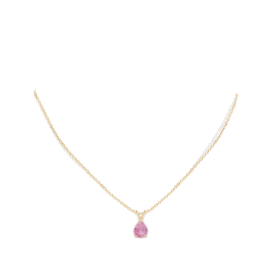 9x7mm A V-Bale Pear-Shaped Pink Tourmaline Solitaire Pendant in Yellow Gold pen
