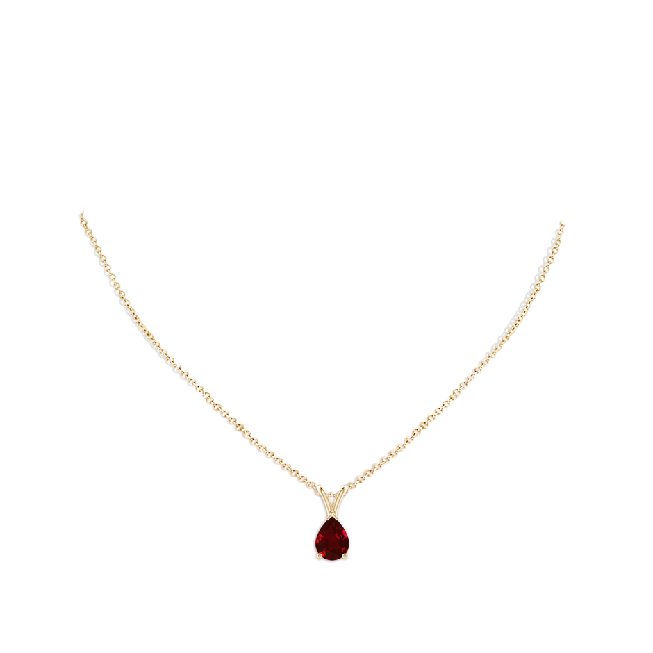 8x6mm AAAA V-Bale Pear-Shaped Ruby Solitaire Pendant in Yellow Gold pen