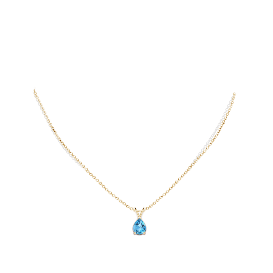 9x7mm AA V-Bale Pear-Shaped Swiss Blue Topaz Solitaire Pendant in 18K Yellow Gold pen