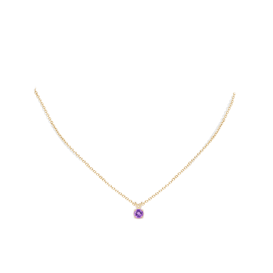 5mm A V-Bale Round Amethyst Solitaire Pendant in Yellow Gold pen