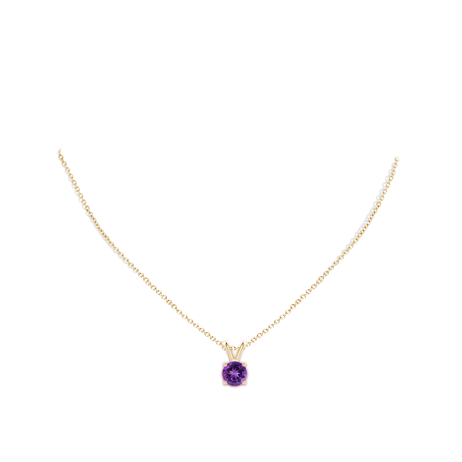 8mm AAAA V-Bale Round Amethyst Solitaire Pendant in Yellow Gold pen