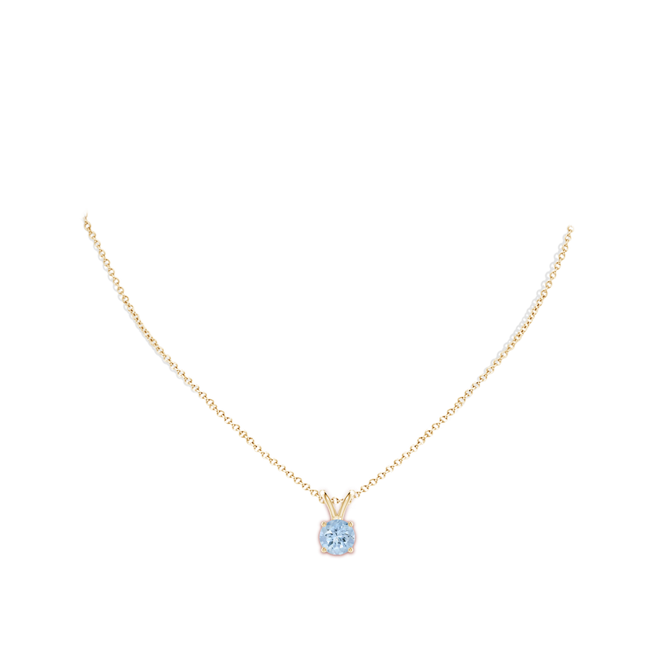 8mm AA V-Bale Round Aquamarine Solitaire Pendant in Yellow Gold pen