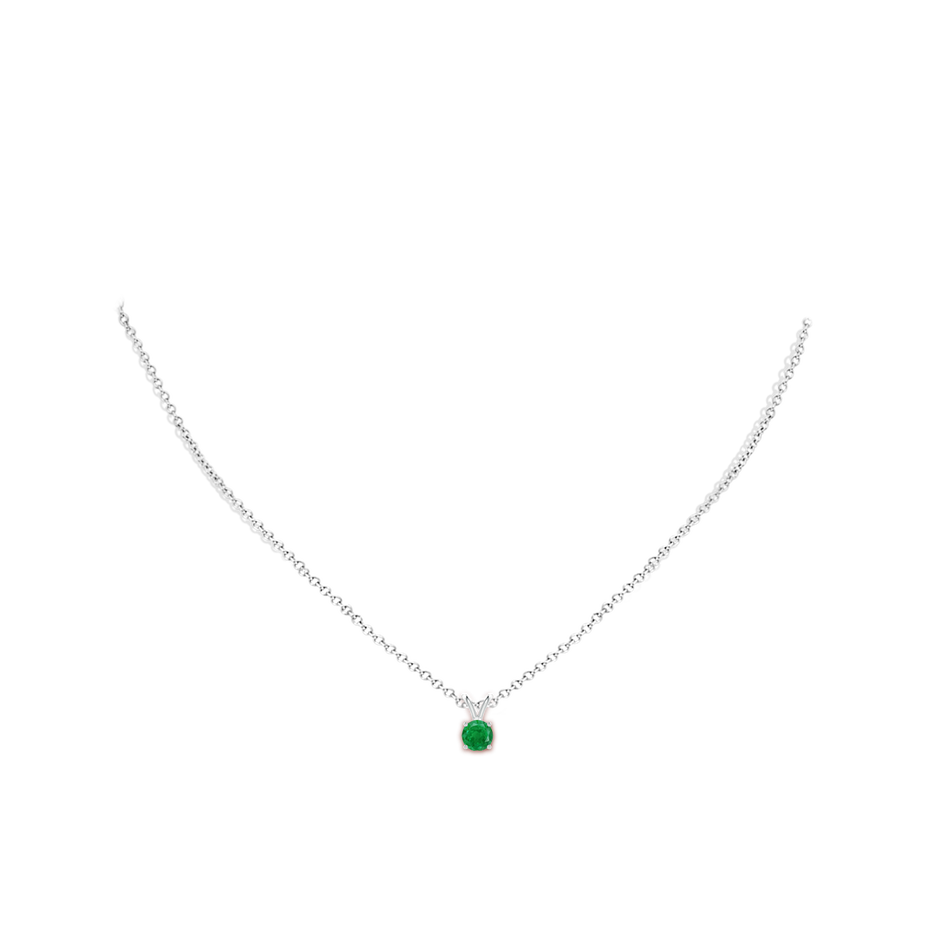 5mm AA V-Bale Round Emerald Solitaire Pendant in White Gold pen