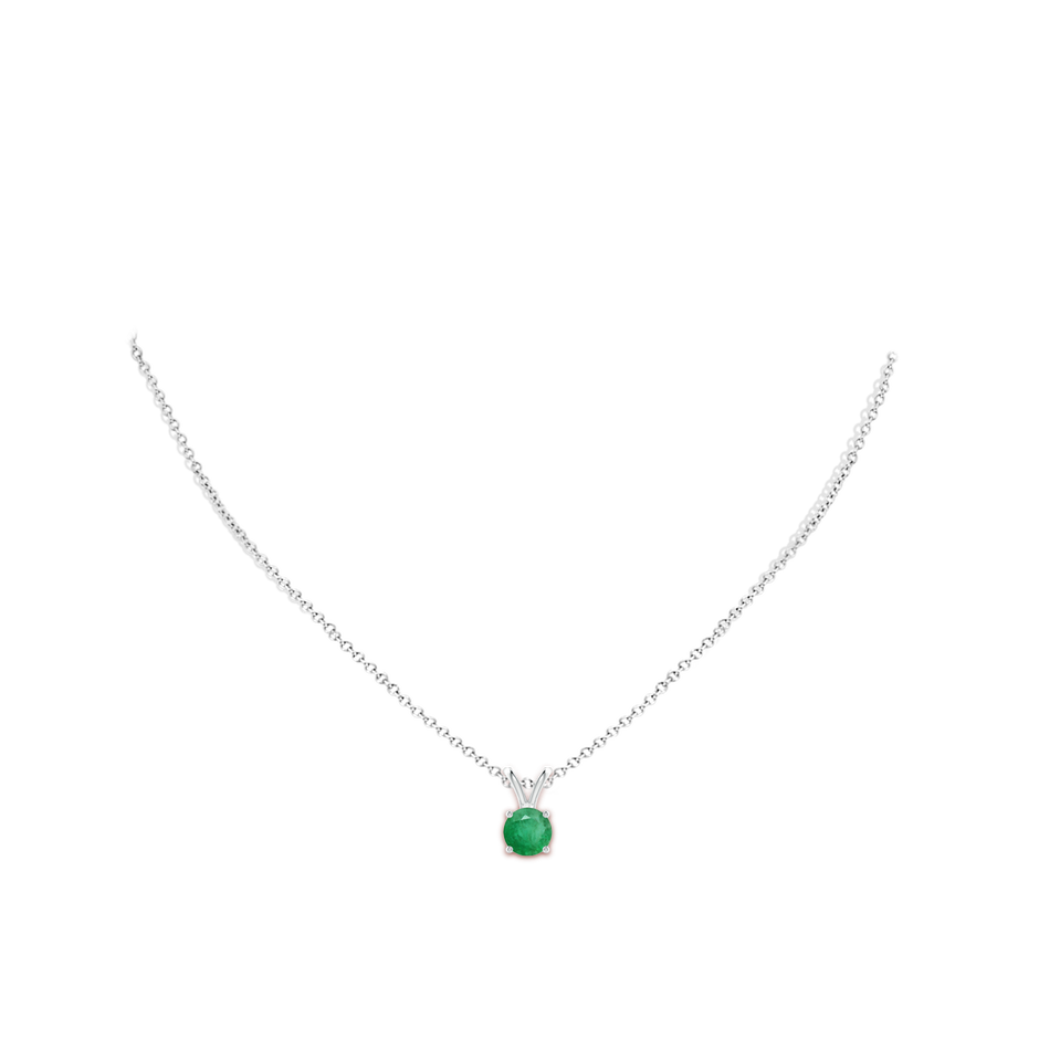 7mm A V-Bale Round Emerald Solitaire Pendant in White Gold pen