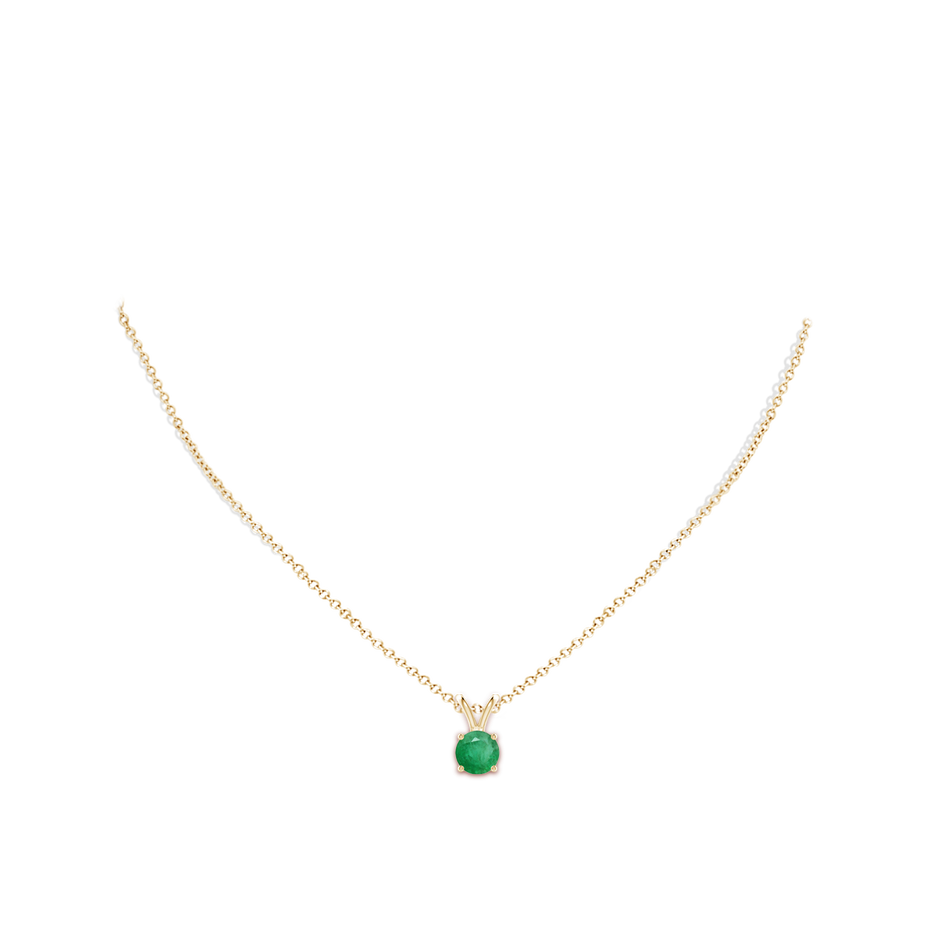 7mm A V-Bale Round Emerald Solitaire Pendant in Yellow Gold pen