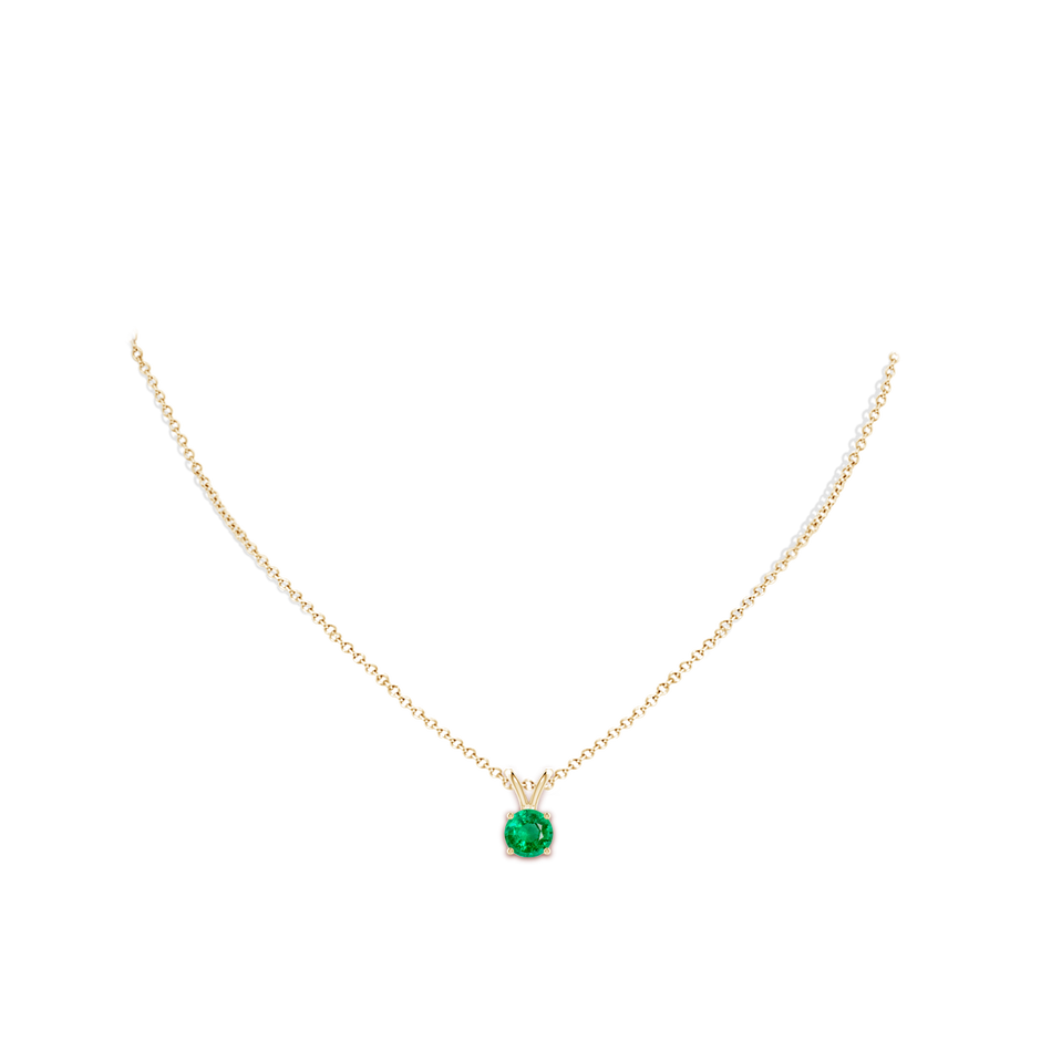 7mm AAA V-Bale Round Emerald Solitaire Pendant in Yellow Gold pen